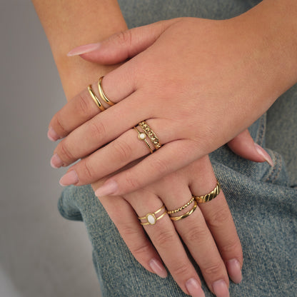 Ring witte steen
